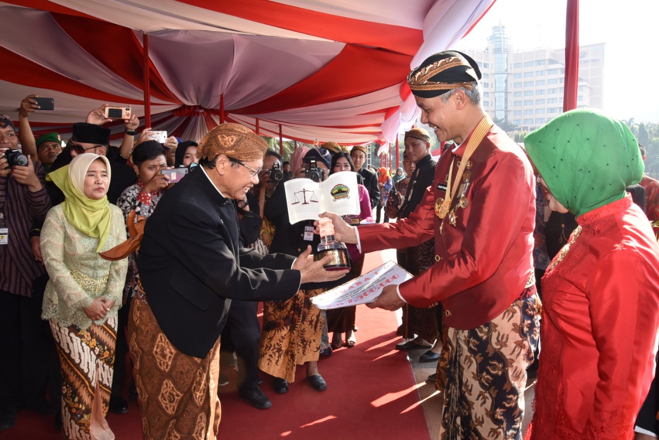 Penerimaan Penghargaan JDIH Terbaik Kabupaten/Kota Tingkat Provinsi Jawa Tengah Tahun 2019