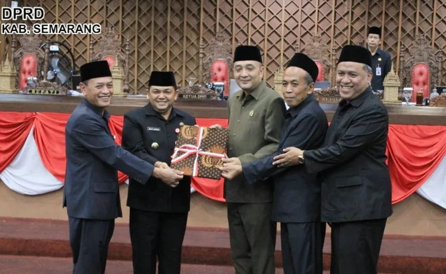Rapat Paripurna Agenda Penyampaian Rekomendasi Atas LKPJ & Persetujuan Raperda Menjadi Perda