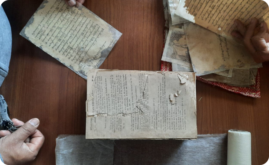 Pelestarian Koleksi Dokumen Langka Melalui Restorasi